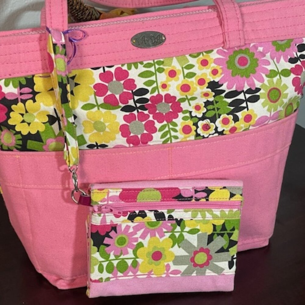 Tote: Pretty spring/summer colors on this beautiful tote/wallet.
